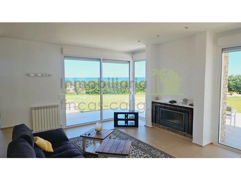 4 bedroom Villa for sale in Vinaros with pool garage - € 750,000 (Ref: 9568920)