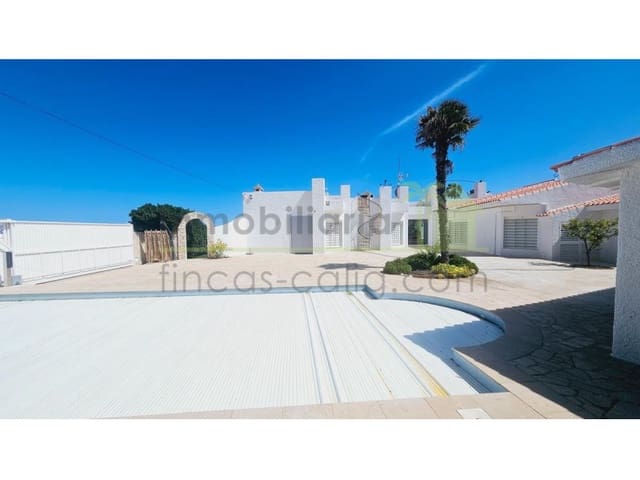 4 bedroom Villa for sale in Vinaròs with pool garage - € 750,000 (Ref: 9568920)