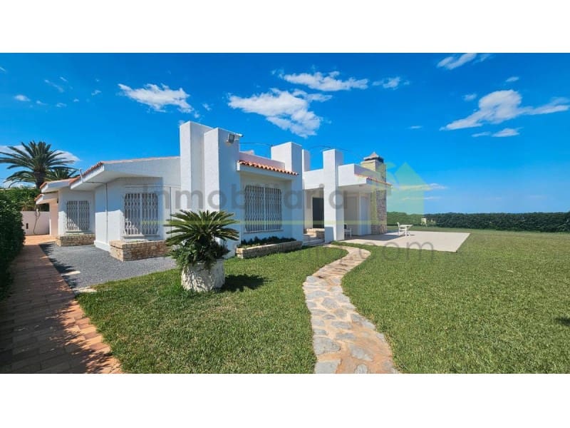 4 bedroom Villa for sale in Vinaros with pool garage - € 750,000 (Ref: 9568920)