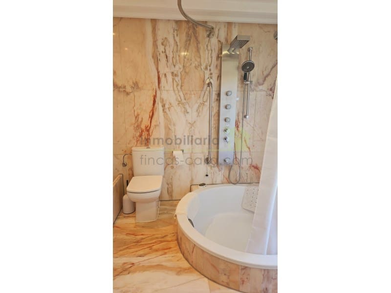 4 bedroom Villa for sale in Vinaros with pool garage - € 750,000 (Ref: 9568920)