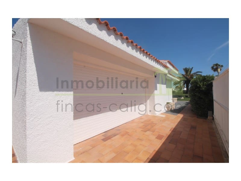 4 bedroom Villa for sale in Vinaros with pool garage - € 750,000 (Ref: 9568920)