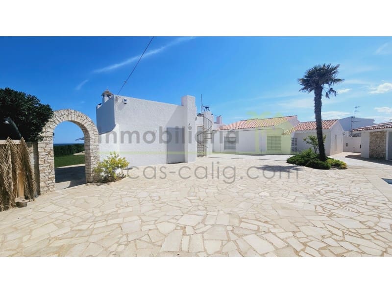4 bedroom Villa for sale in Vinaros with pool garage - € 750,000 (Ref: 9568920)