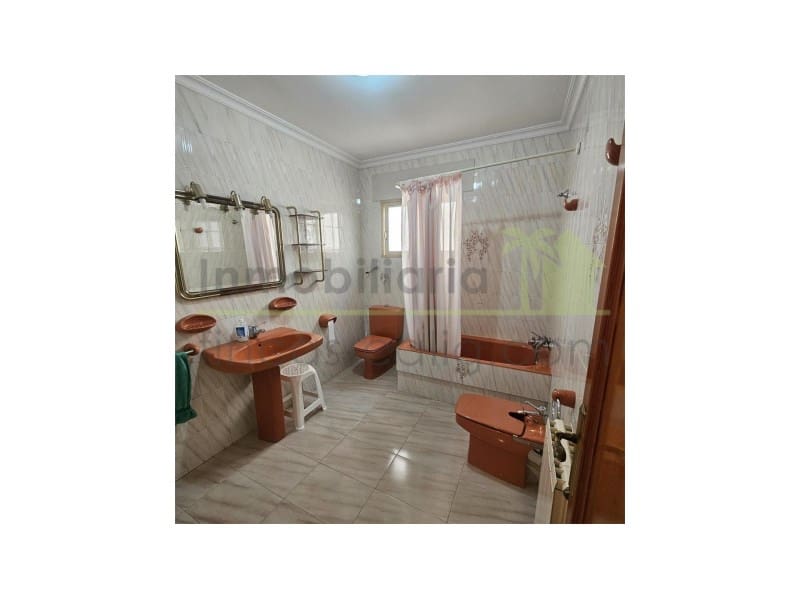 4 soverom Hus til salgs i Calig med garasje - € 245 000 (Ref: 9568950)