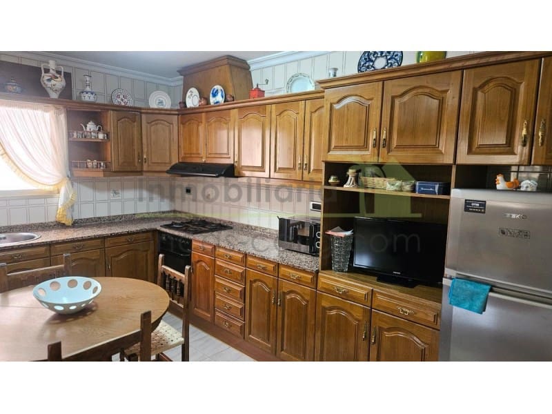 4 soverom Hus til salgs i Calig med garasje - € 245 000 (Ref: 9568950)