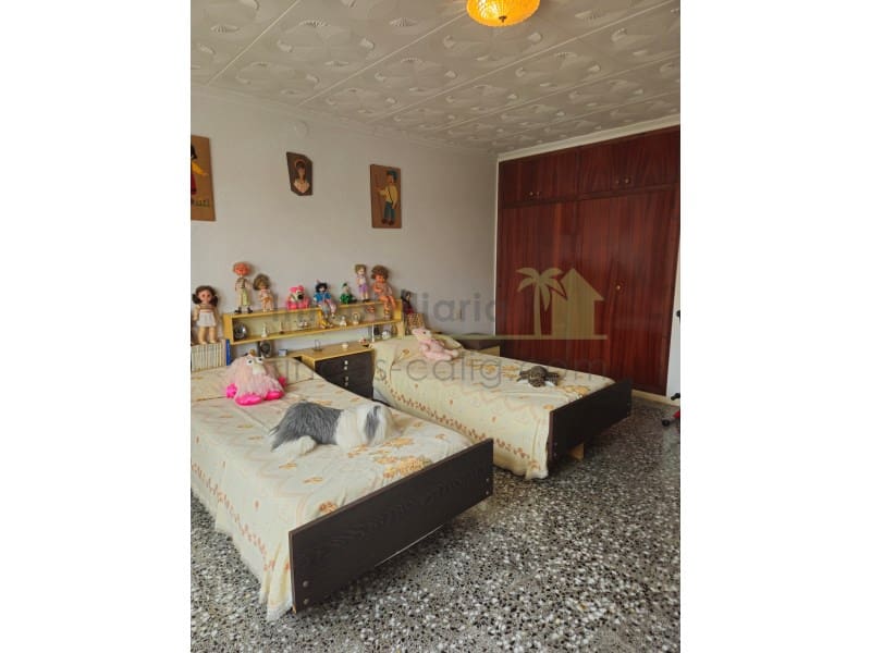 3 bedroom Villa for sale in Calig with garage - € 155,000 (Ref: 9591474)