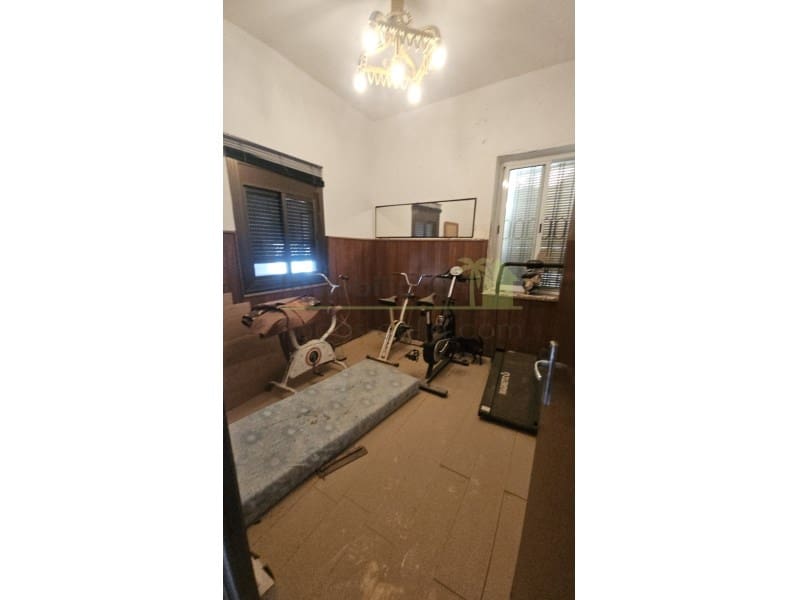 7 Zimmer Haus zu verkaufen in Calig mit Garage - 210.000 € (Ref: 9684113)