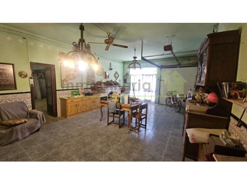 7 Zimmer Haus zu verkaufen in Calig mit Garage - 210.000 € (Ref: 9684113)