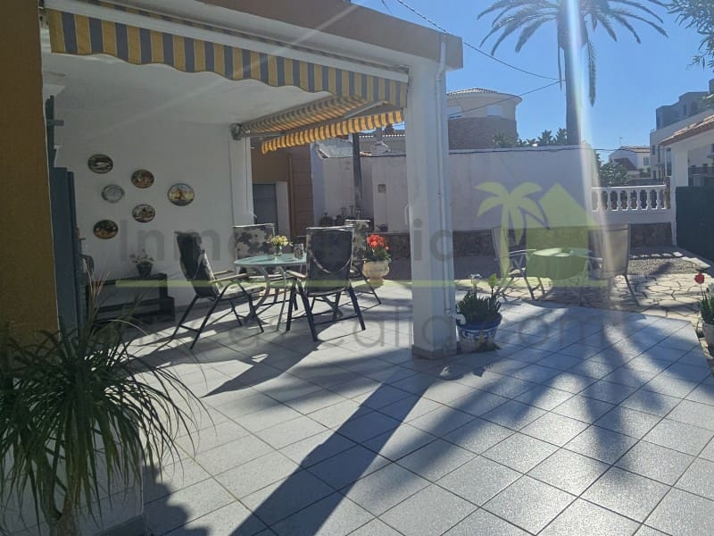 Chalet de 2 habitaciones en Vinaròs en venta con garaje - 249.000 € (Ref: 9820333)