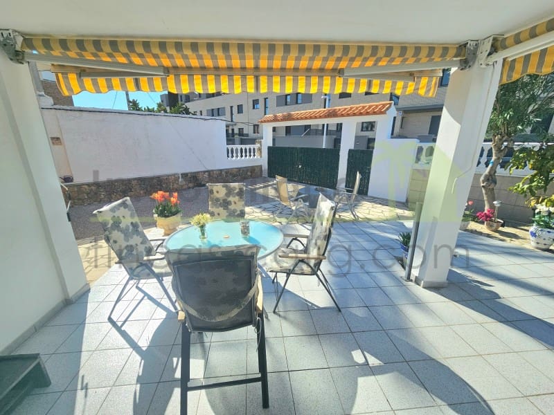 Chalet de 2 habitaciones en Vinaròs en venta con garaje - 249.000 € (Ref: 9820333)