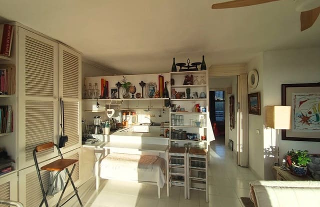 2 soveværelse Lejlighed til salg i Cala d'en Bou, San Jose / Sant Josep de Sa Talaia med swimmingpool - € 465.000 (Ref: 10088624)