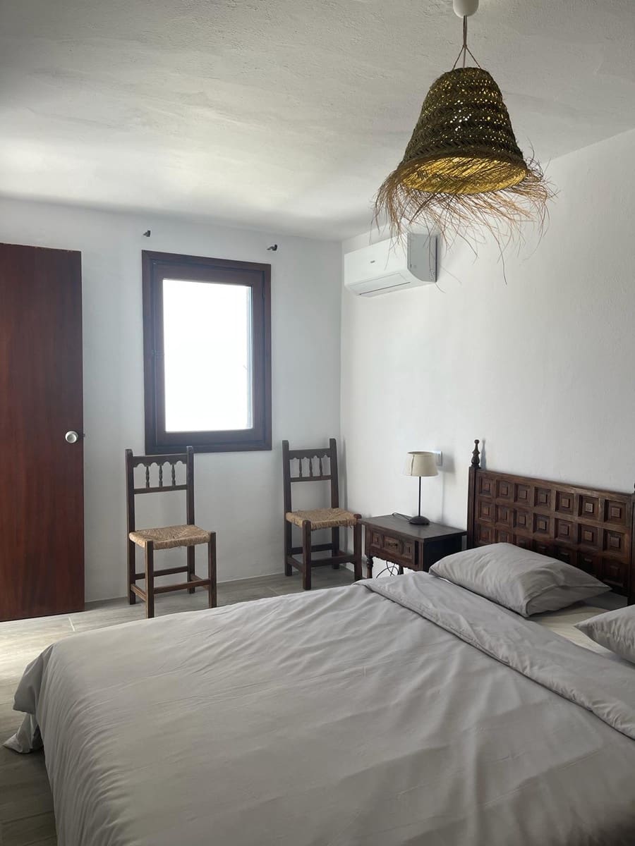 2 bedroom Terraced Villa for rent in Cala Tarida - € 2,500 (Ref: 10111056)