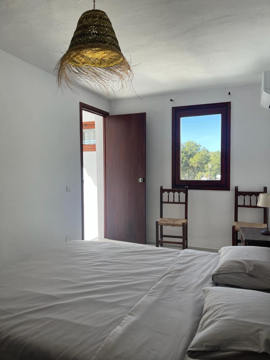 2 bedroom Terraced Villa for rent in Cala Tarida - € 2,500 (Ref: 10111056)