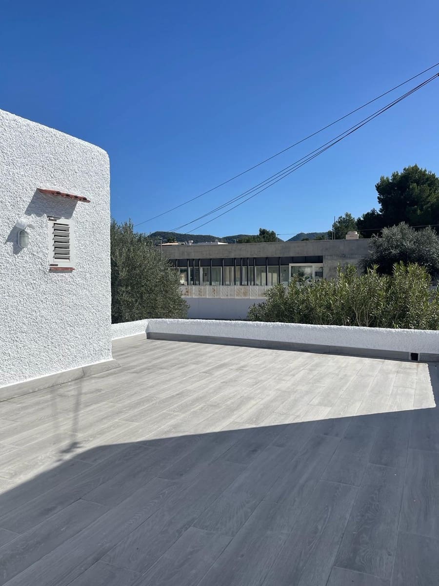 2 bedroom Terraced Villa for rent in Cala Tarida - € 2,500 (Ref: 10111056)