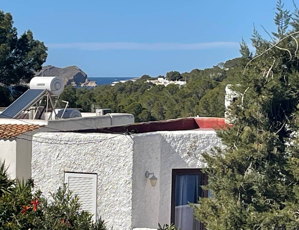 2 bedroom Terraced Villa for rent in Cala Tarida - € 2,500 (Ref: 10111056)