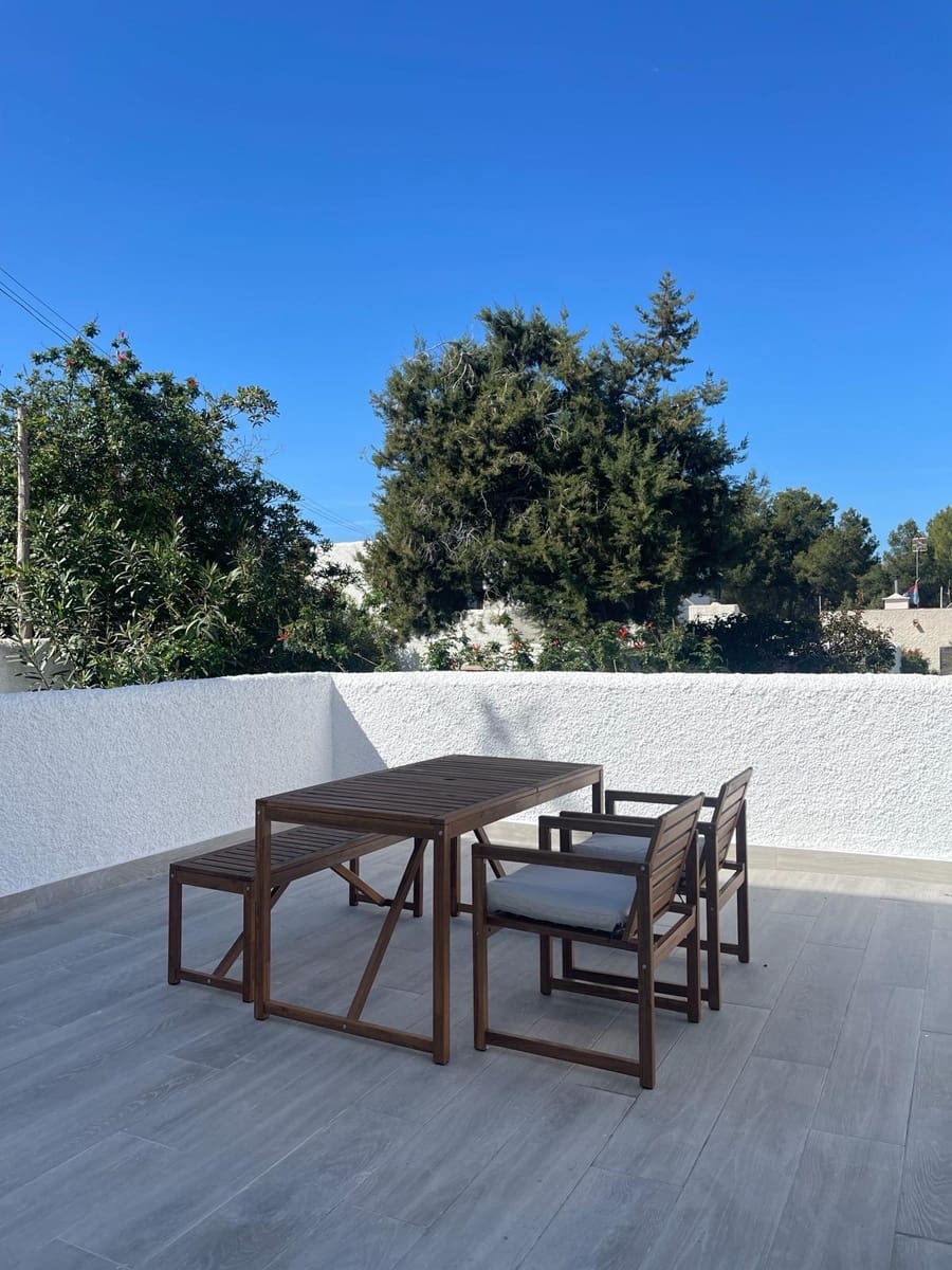2 bedroom Terraced Villa for rent in Cala Tarida - € 2,500 (Ref: 10111056)