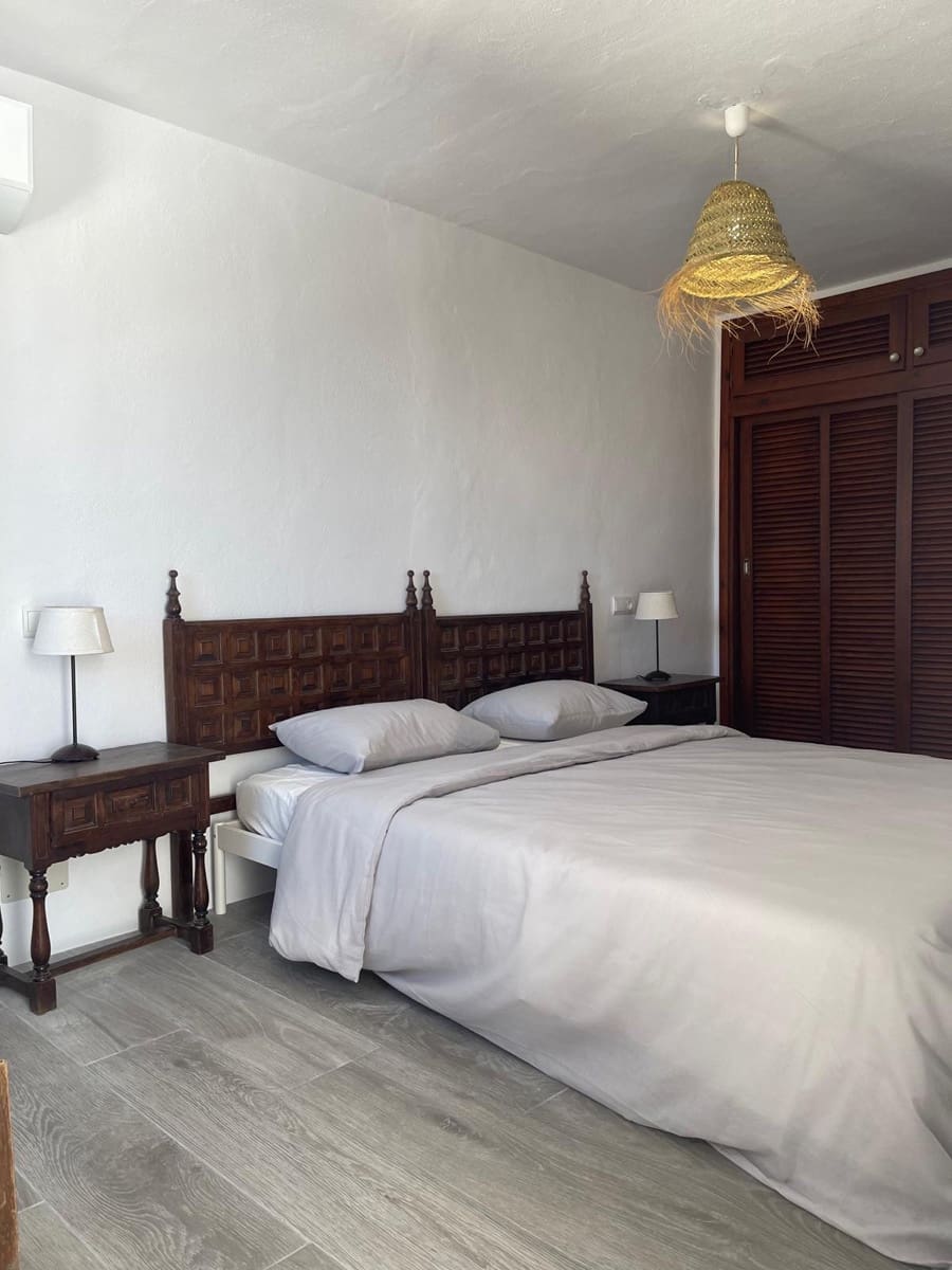 2 bedroom Terraced Villa for rent in Cala Tarida - € 2,500 (Ref: 10111056)
