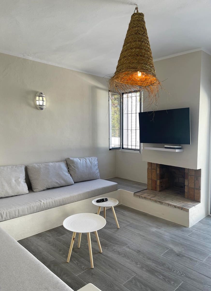 2 bedroom Terraced Villa for rent in Cala Tarida - € 2,500 (Ref: 10111056)