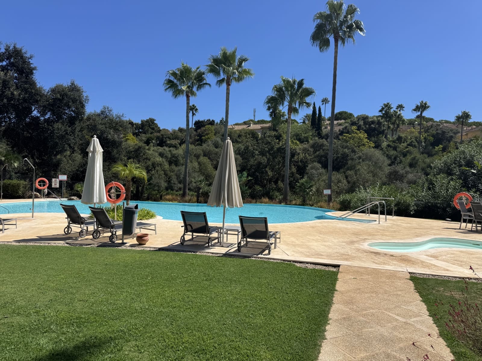 4 Zimmer Apartment zu verkaufen in Sotogrande mit Pool Garage - 1.590.000 € (Ref: 10078527)