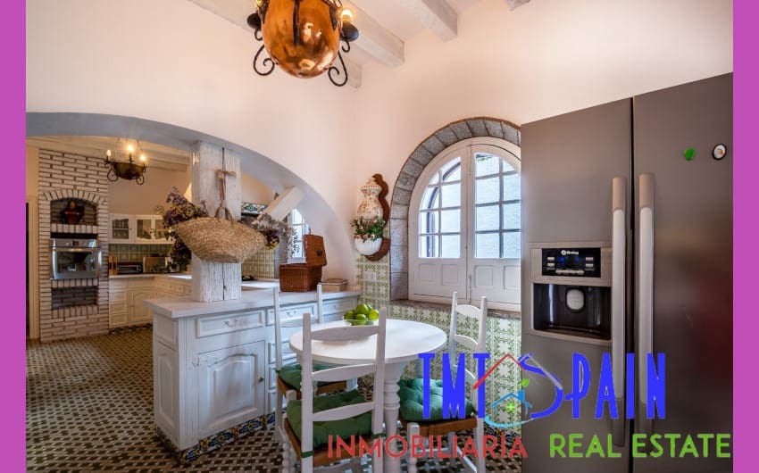 9 soveværelse Finca/Landehus til salg i Algeciras med swimmingpool garage - € 1.550.000 (Ref: 5779196)