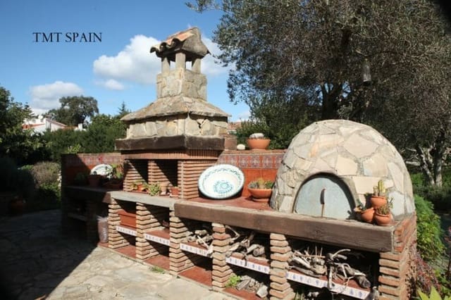 3 bedroom Finca/Country House for sale in Los Barrios with pool garage - € 645,000 (Ref: 5933038)