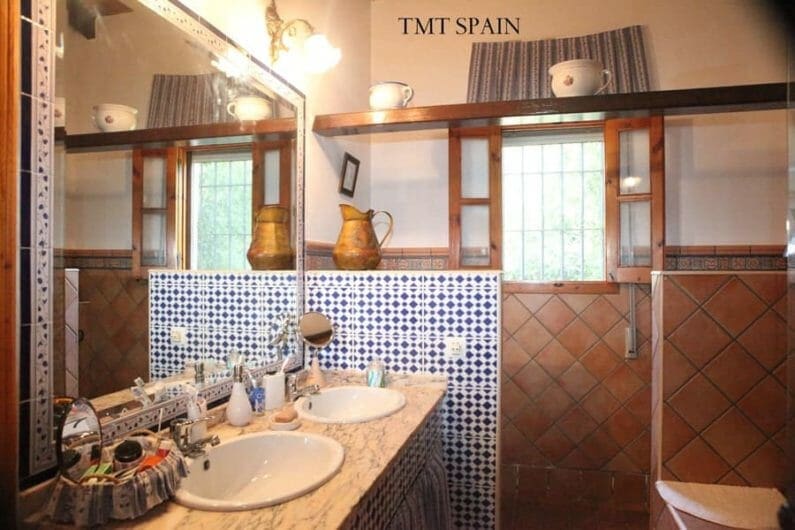 3 soveværelse Finca/Landehus til salg i Los Barrios med swimmingpool garage - € 645.000 (Ref: 5933038)