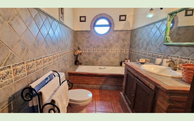 5 makuuhuone Omakotitalo myytävänä paikassa Jimena de la Frontera mukana uima-altaan 
autotalli - 275 700 € (Ref: 8334949)