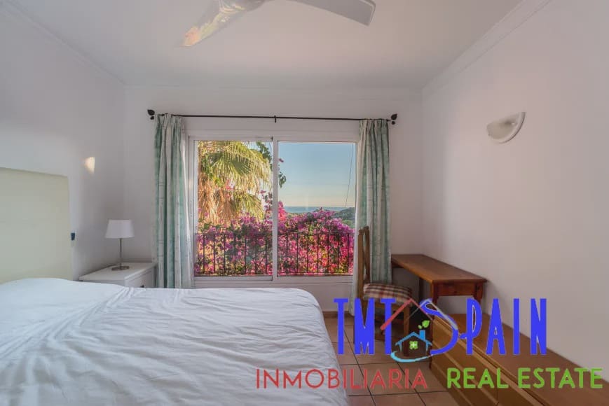 7 soveværelse Villa til salg i Estepona med swimmingpool garage - € 839.000 (Ref: 9192967)