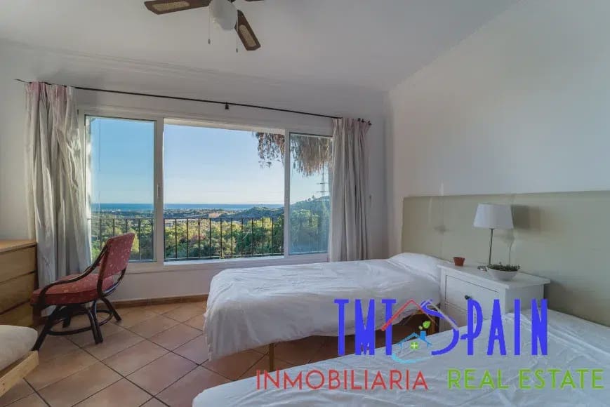 7 soveværelse Villa til salg i Estepona med swimmingpool garage - € 839.000 (Ref: 9192967)