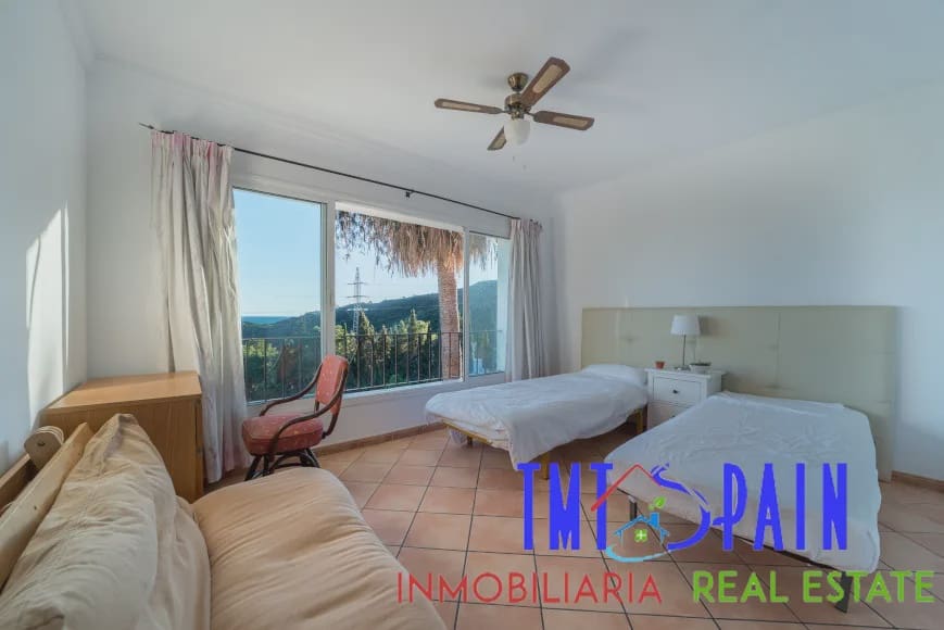 7 soveværelse Villa til salg i Estepona med swimmingpool garage - € 839.000 (Ref: 9192967)