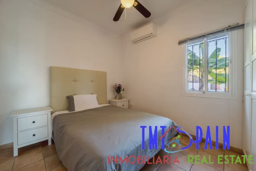 7 soveværelse Villa til salg i Estepona med swimmingpool garage - € 839.000 (Ref: 9192967)