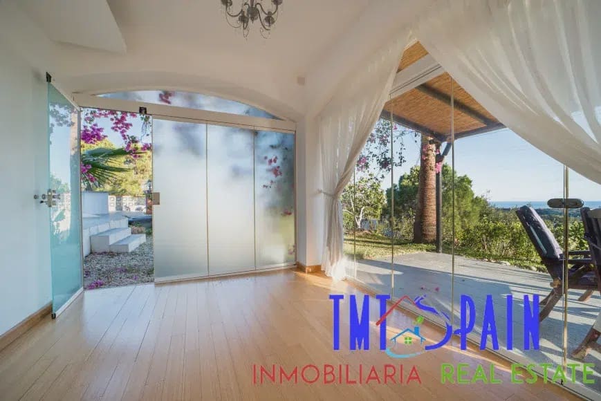 7 soveværelse Villa til salg i Estepona med swimmingpool garage - € 839.000 (Ref: 9192967)