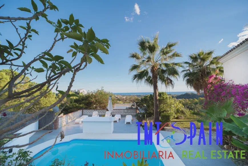 7 soveværelse Villa til salg i Estepona med swimmingpool garage - € 839.000 (Ref: 9192967)