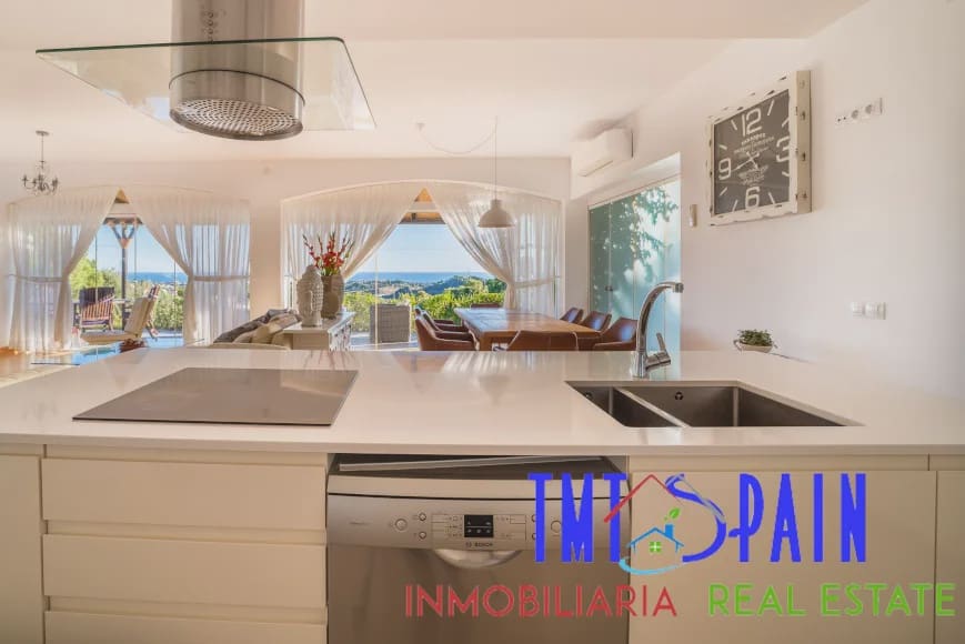 7 soveværelse Villa til salg i Estepona med swimmingpool garage - € 839.000 (Ref: 9192967)