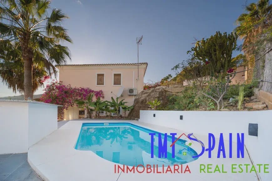 7 soveværelse Villa til salg i Estepona med swimmingpool garage - € 839.000 (Ref: 9192967)
