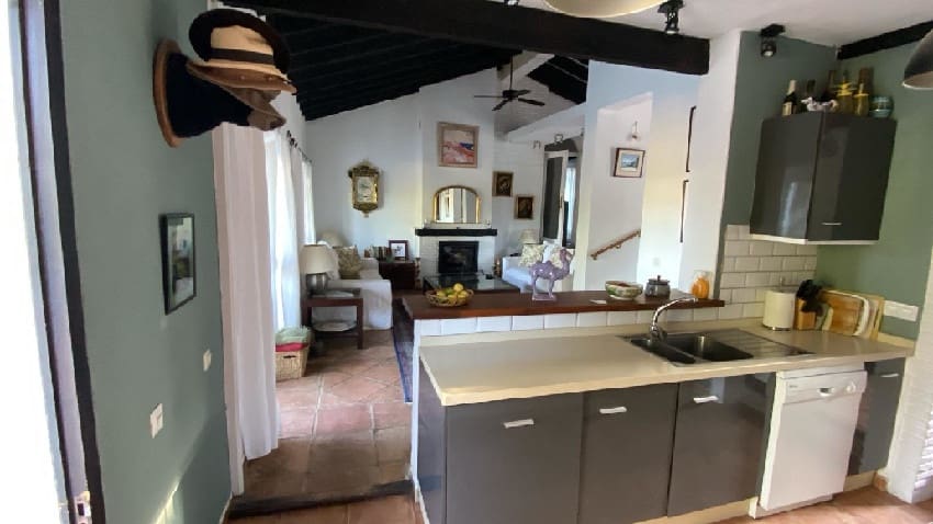 Bungalow de 3 habitaciones en Jimena de la Frontera en venta con piscina - 620.000 € (Ref: 9632764)