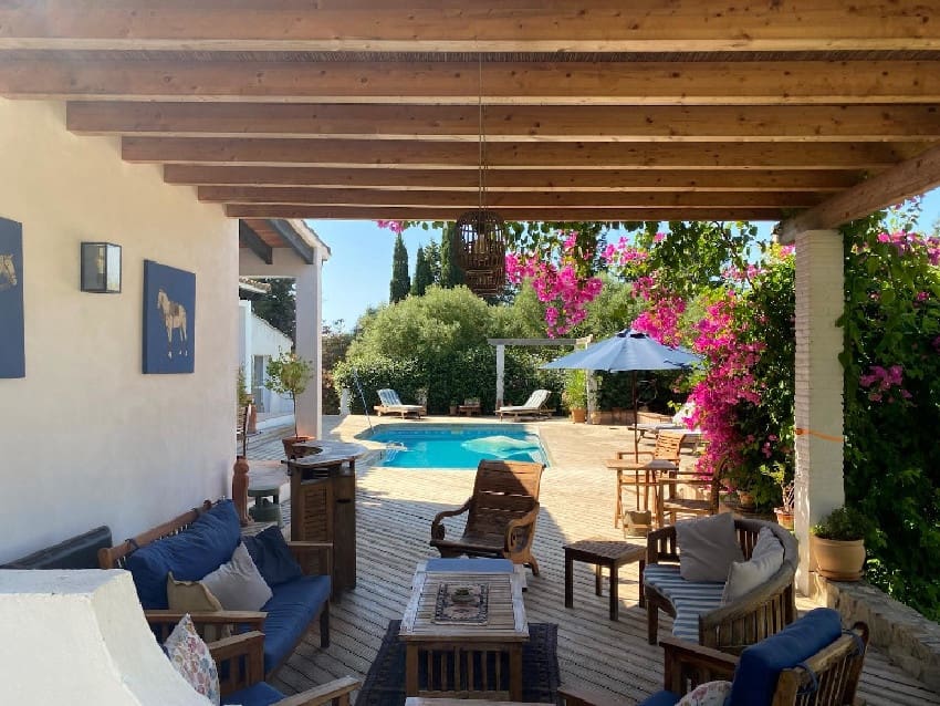 Bungalow de 3 habitaciones en Jimena de la Frontera en venta con piscina - 620.000 € (Ref: 9632764)