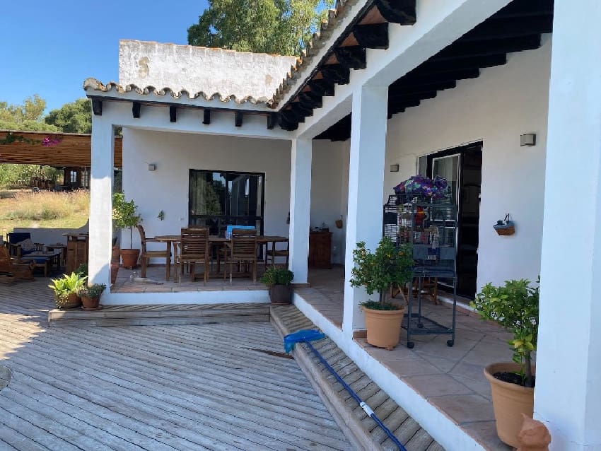 Bungalow de 3 habitaciones en Jimena de la Frontera en venta con piscina - 620.000 € (Ref: 9632764)