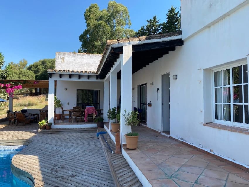 Bungalow de 3 habitaciones en Jimena de la Frontera en venta con piscina - 620.000 € (Ref: 9632764)