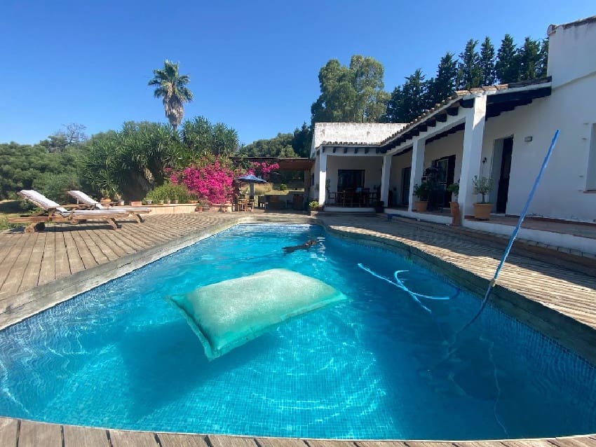 Bungalow de 3 habitaciones en Jimena de la Frontera en venta con piscina - 620.000 € (Ref: 9632764)