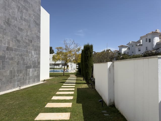 2 soverom Leilighet til salgs i La Dama de Noche - La Alzambra, Marbella med svømmebasseng garasje - € 439 000 (Ref: 9772062)