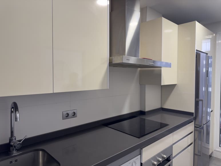 2 soverom Leilighet til salgs i Marbella med svømmebasseng garasje - € 439 000 (Ref: 9772062)