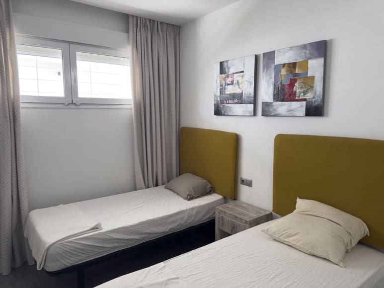 2 soverom Leilighet til salgs i Marbella med svømmebasseng garasje - € 439 000 (Ref: 9772062)