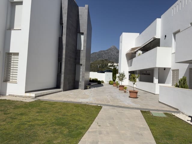 2 soverom Leilighet til salgs i La Dama de Noche - La Alzambra, Marbella med svømmebasseng garasje - € 439 000 (Ref: 9772062)