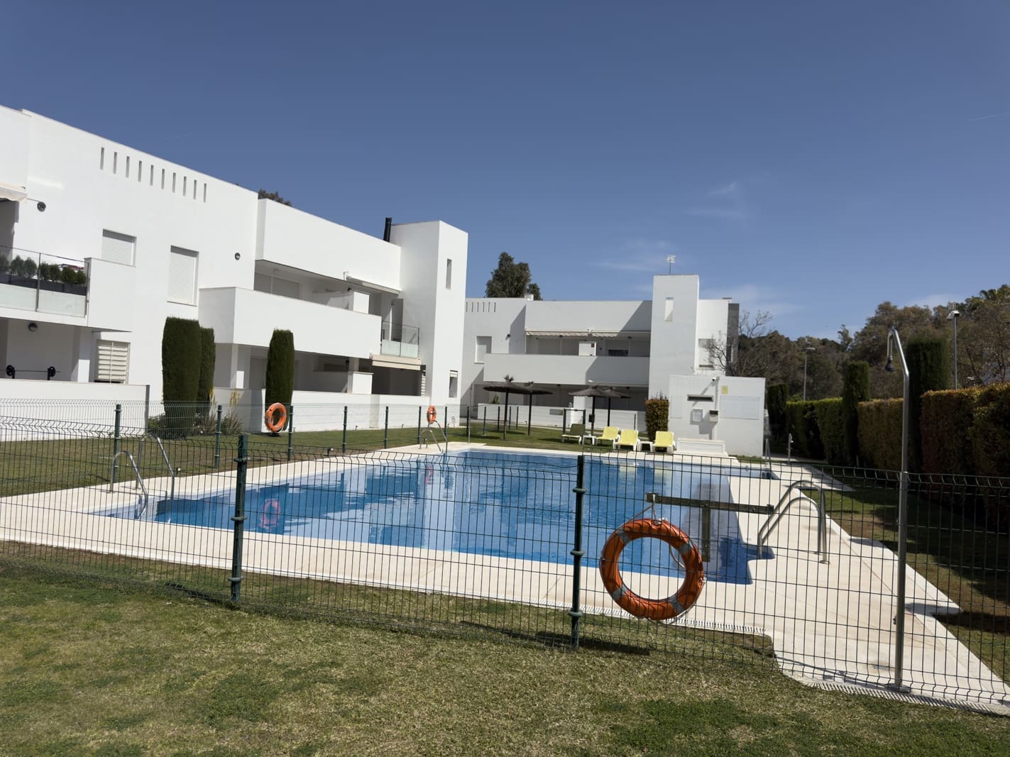 2 makuuhuone Huoneisto vuokrattavana paikassa Nueva Andalucia mukana uima-altaan 
autotalli - 1 750 € (Ref: 9954661)