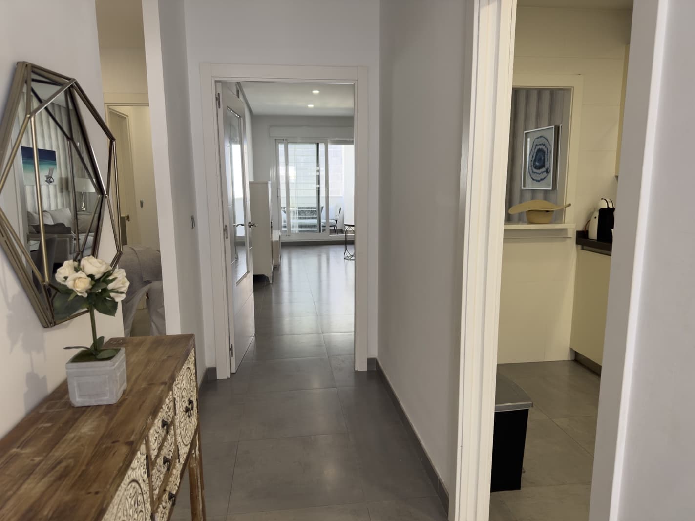 2 makuuhuone Huoneisto vuokrattavana paikassa Nueva Andalucia mukana uima-altaan 
autotalli - 1 750 € (Ref: 9954661)