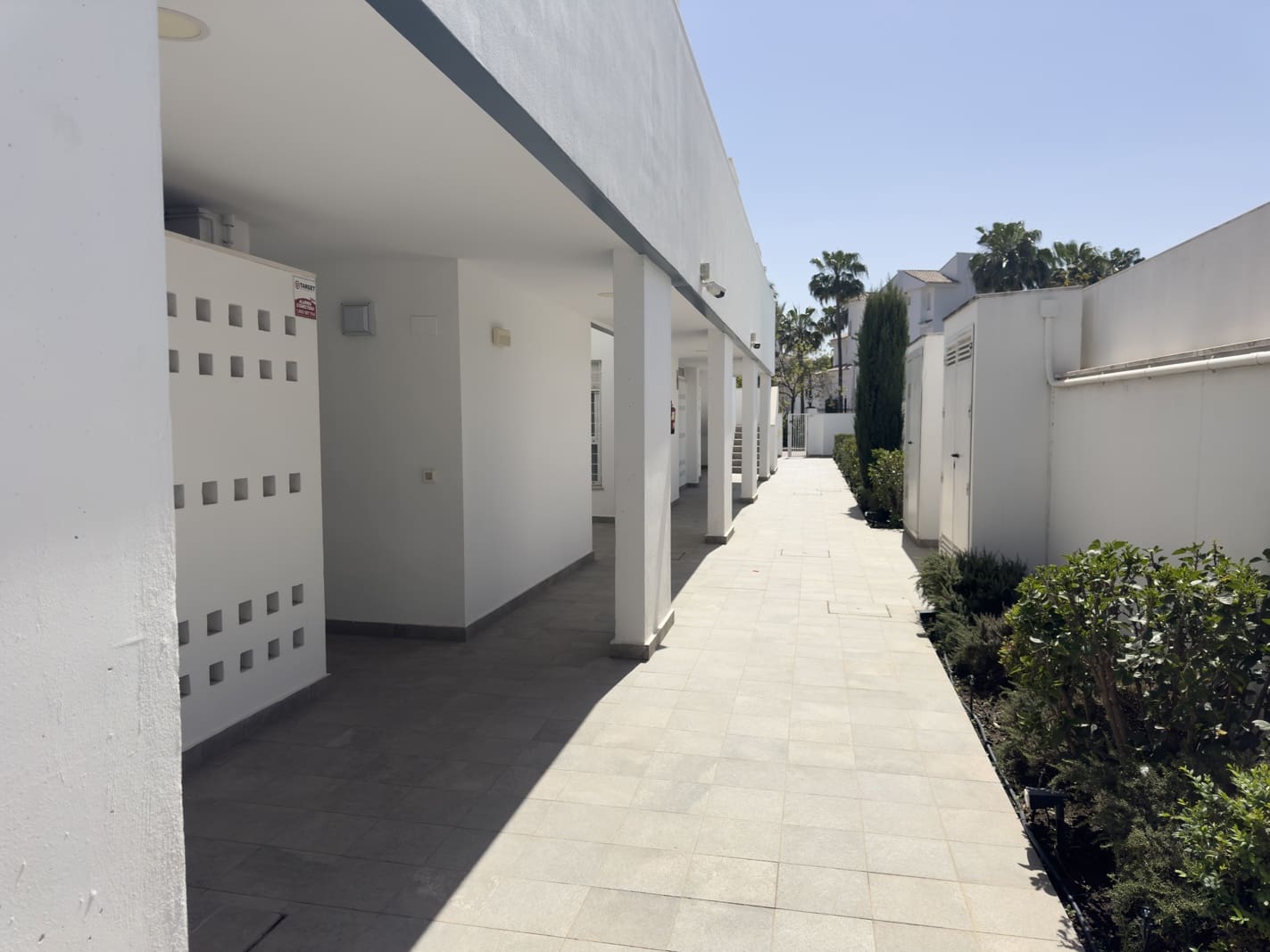 2 makuuhuone Huoneisto vuokrattavana paikassa Nueva Andalucia mukana uima-altaan 
autotalli - 1 750 € (Ref: 9954661)