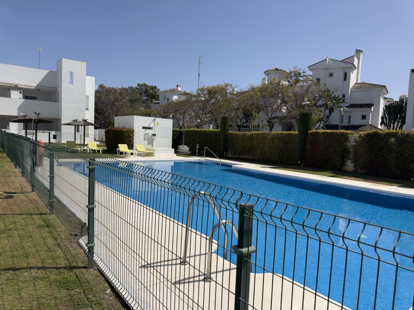 2 makuuhuone Huoneisto vuokrattavana paikassa Nueva Andalucia mukana uima-altaan 
autotalli - 1 750 € (Ref: 9954661)
