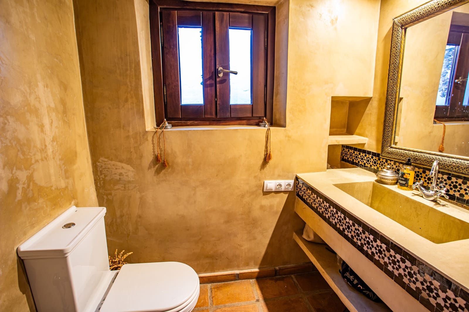 2 bedroom Townhouse for sale in Jimena de la Frontera - € 198,000 (Ref: 9958869)