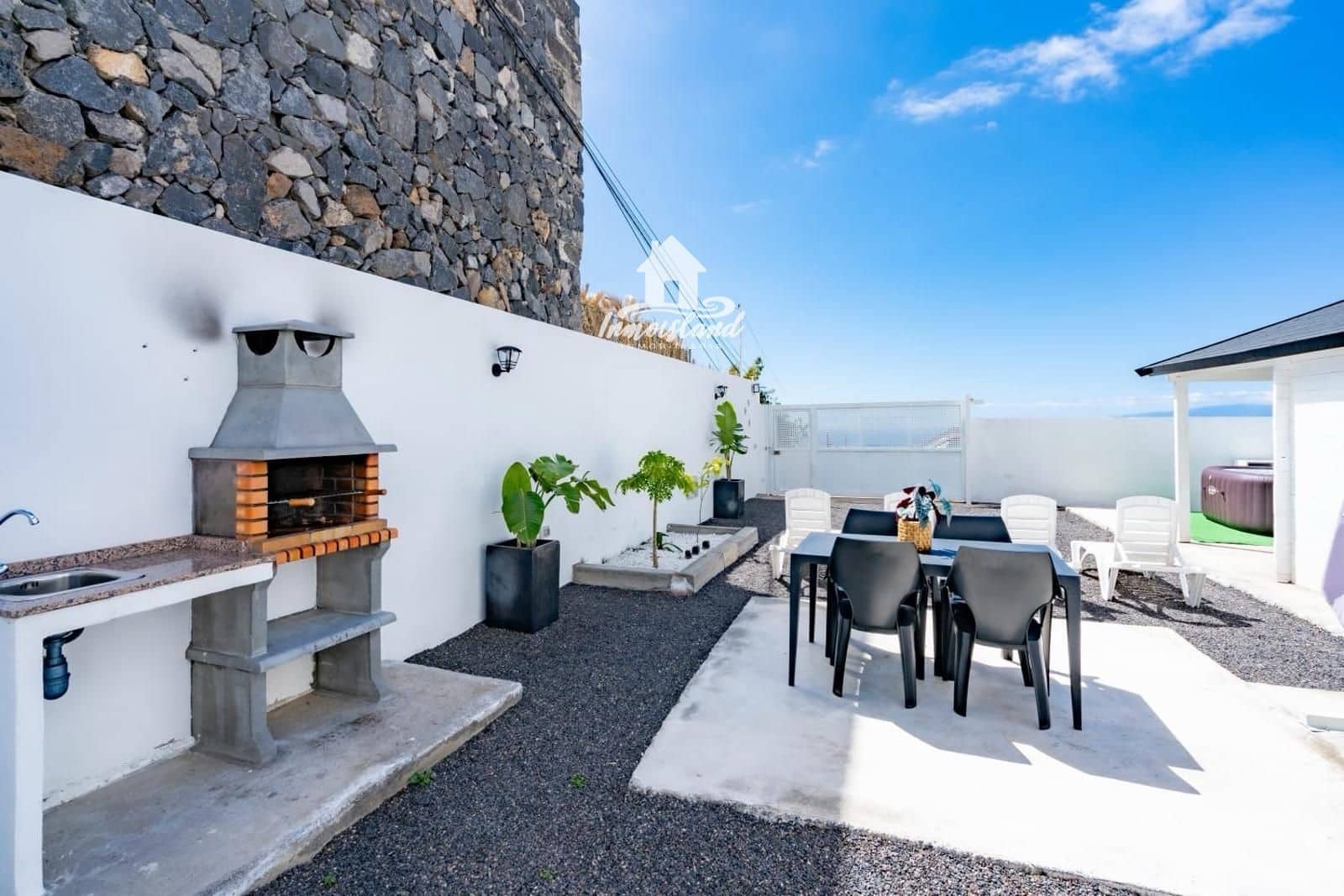 Villa/Maison de 2 chambres à louer à Los Menores avec piscine garage - 1 350 € (Ref: 10019569)