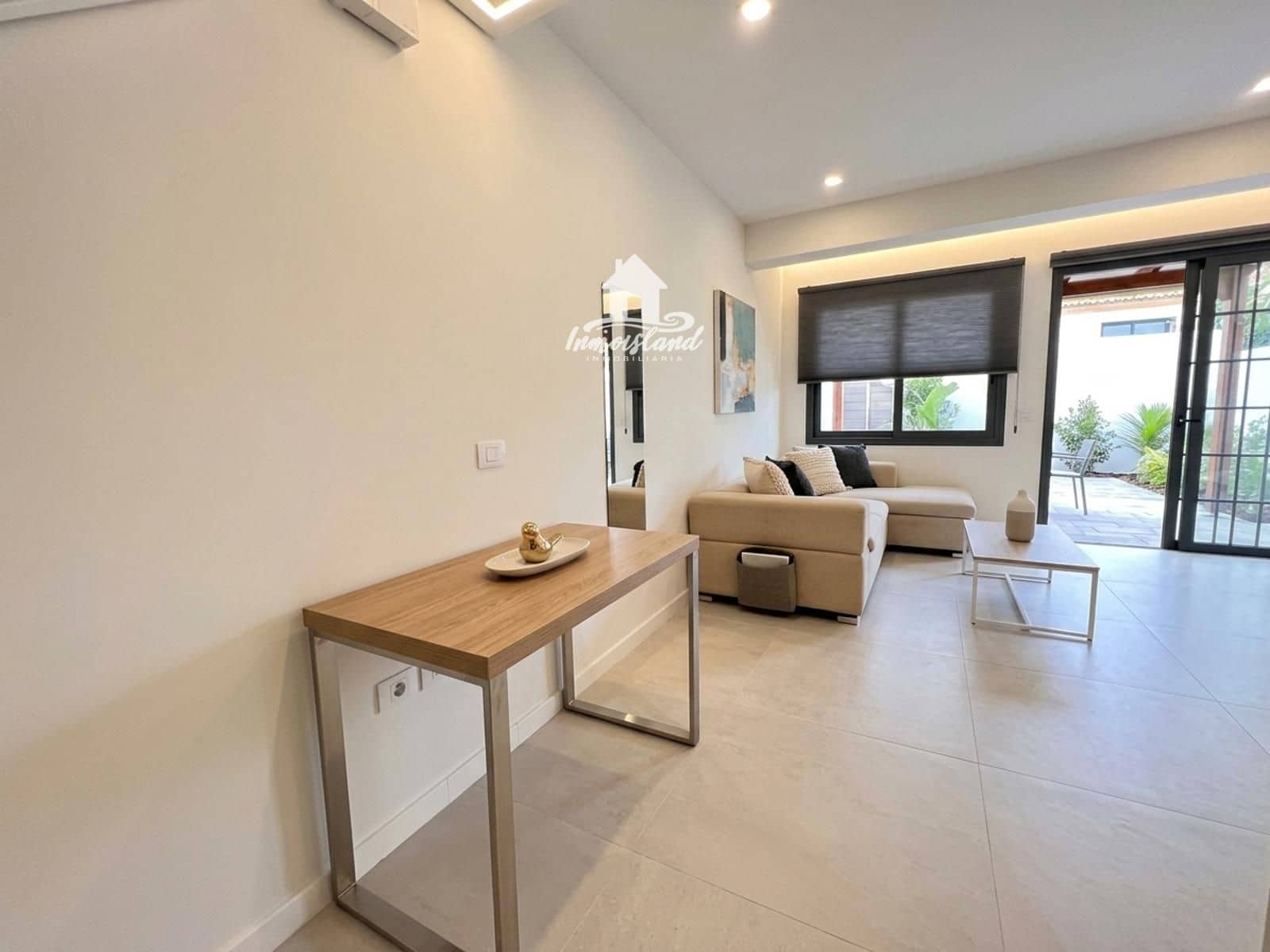 2 sovrum Hus att hyra i Arona - 1 700 € (Ref: 10023380)